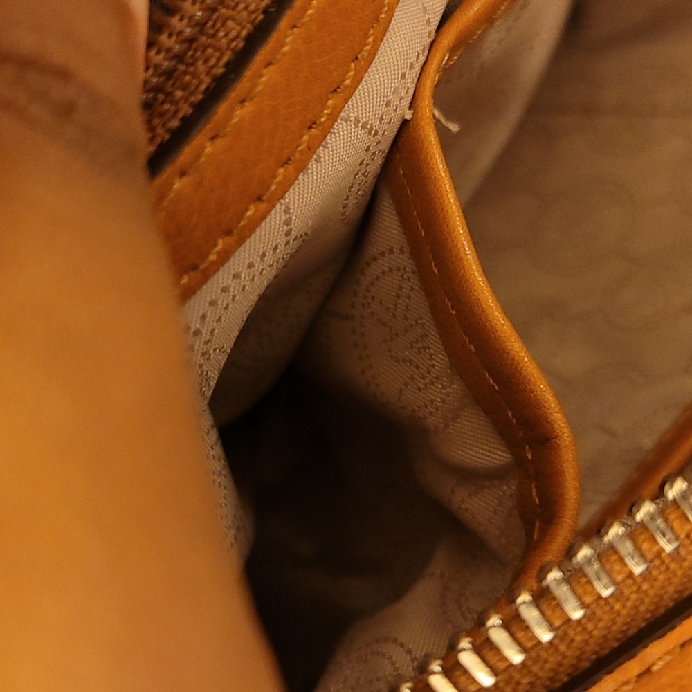 Authentic. Vintage. MICHAEL Michael Kors Brown Distressed Leather Bag - Picture 11 of 14